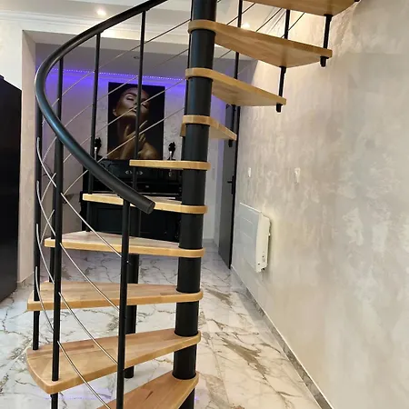 La Doree & Netflix Parking Wifi * Kurtzenhouse