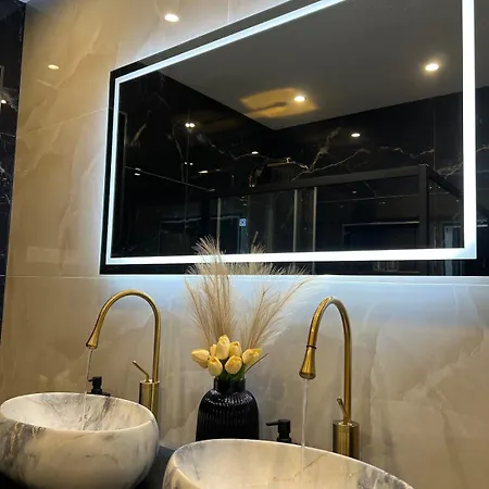 La Doree & Netflix Parking Wifi *