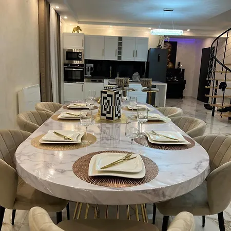 La Doree & Netflix Parking Wifi *