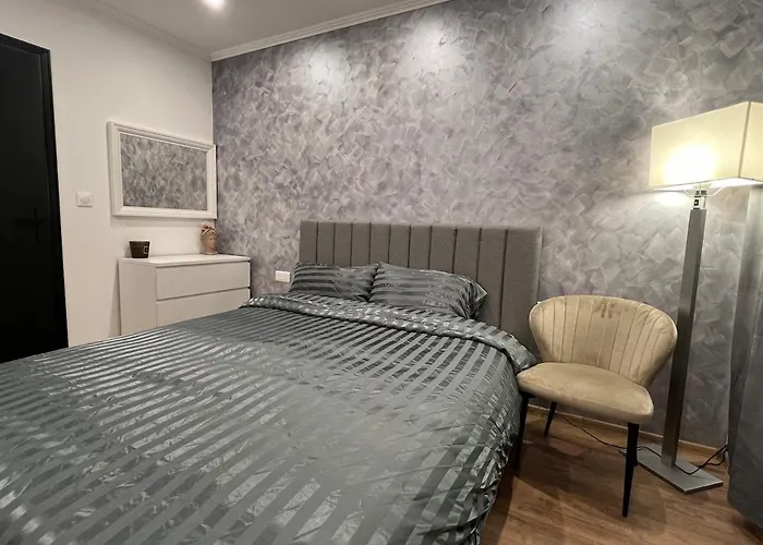 La Doree & Netflix Parking Wifi